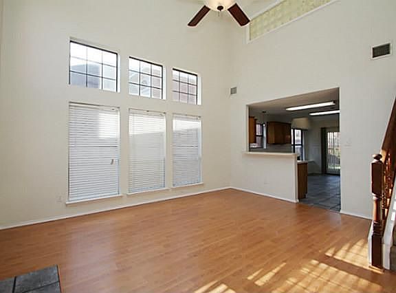 3rd image of 425 Parkway Blvd