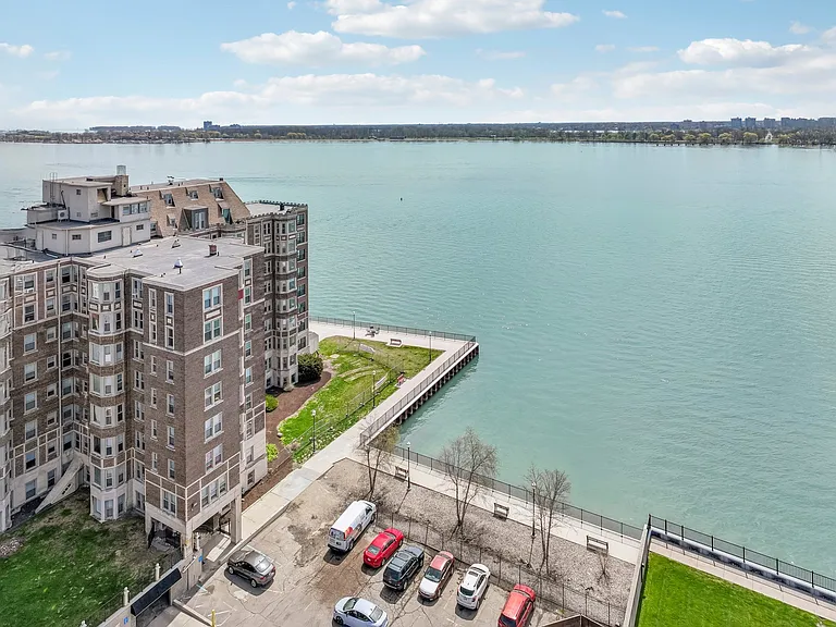 Alden Towers — Photo 43