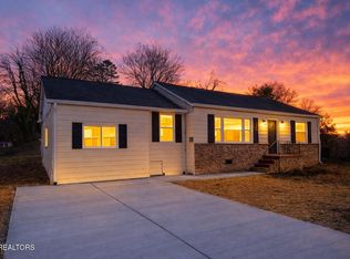 2204 Bradshaw Garden Rd, Knoxville, TN 37912