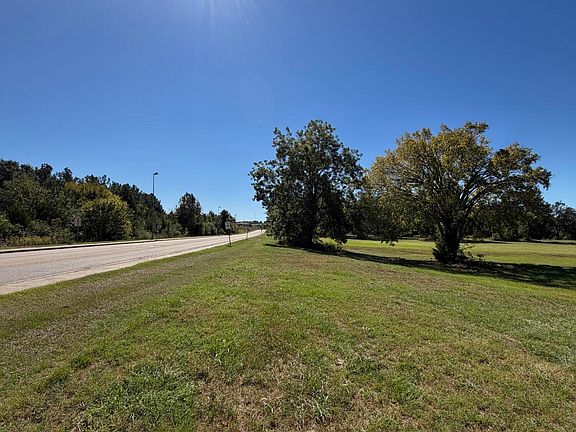4th image of SW Boundary St