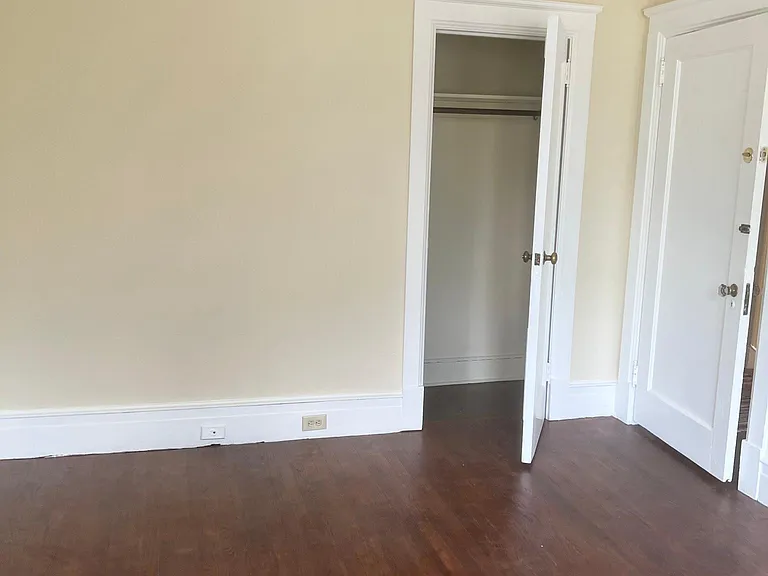318 S Franklin St — Photo 15