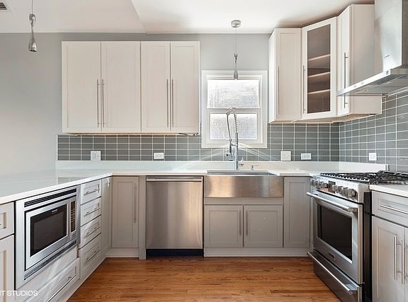 4th image of 3138 N Sawyer Ave APT 2