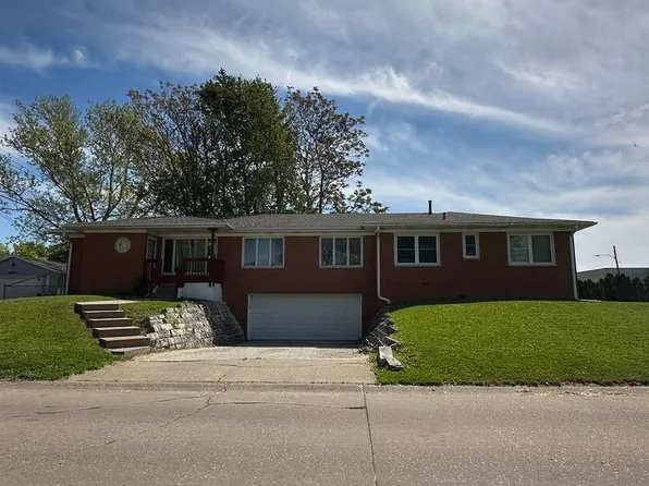 4016 1st St, East Moline, IL 61244