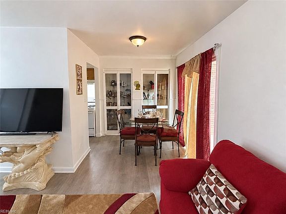 3rd image of 6524 Pasteur Ct