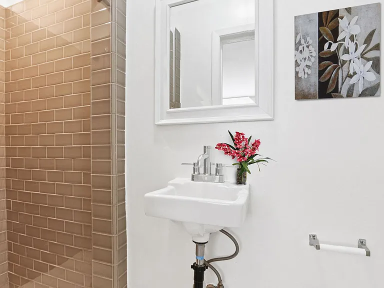 113 N Gale Dr — Photo 18