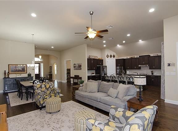 4th image of 3225 Stella Dr