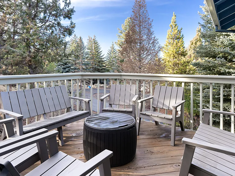 1207 Foxwood Pl — Photo 4