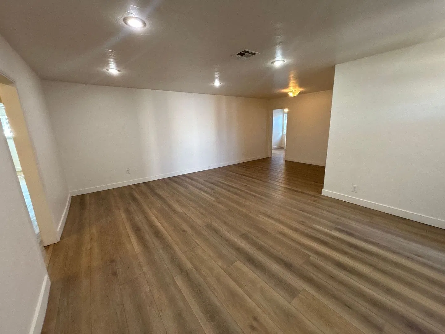 5 Bedroom 3 Bath Home with a Great Yard! — Photo 4