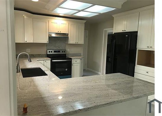 3rd image of 3492 Madrid Dr