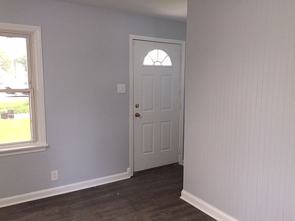 3rd image of 718 E Sibley Blvd