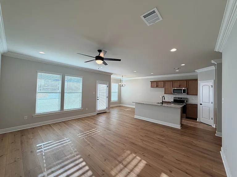 820 Venecia Dr — Photo 8