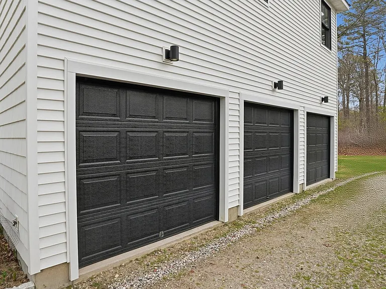 420 Maple Ave S — Photo 26