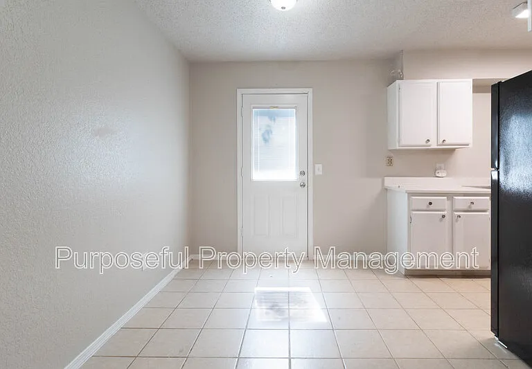 313 Belmont Dr — Photo 6
