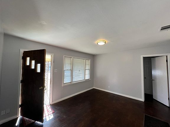 2nd image of 1118 Harris St