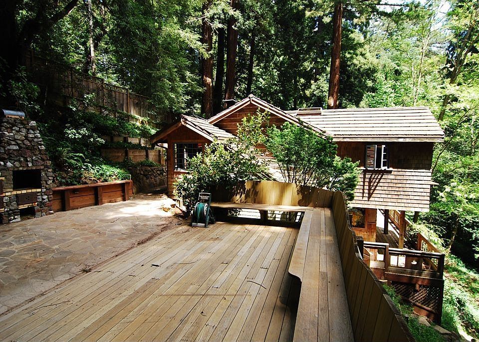 Side view of deck and house
