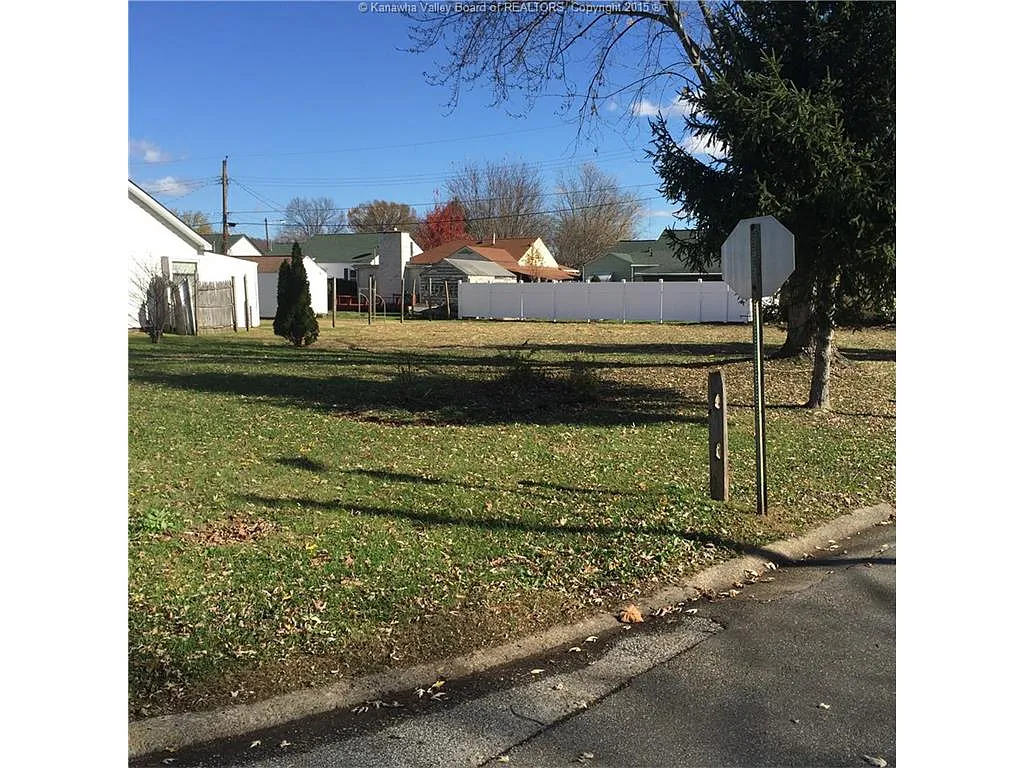 2069 Benedict Cir photo 1