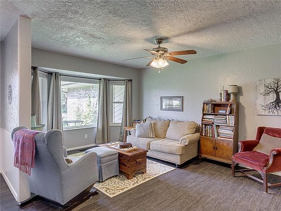 4th image of 1509 E Quail Ave