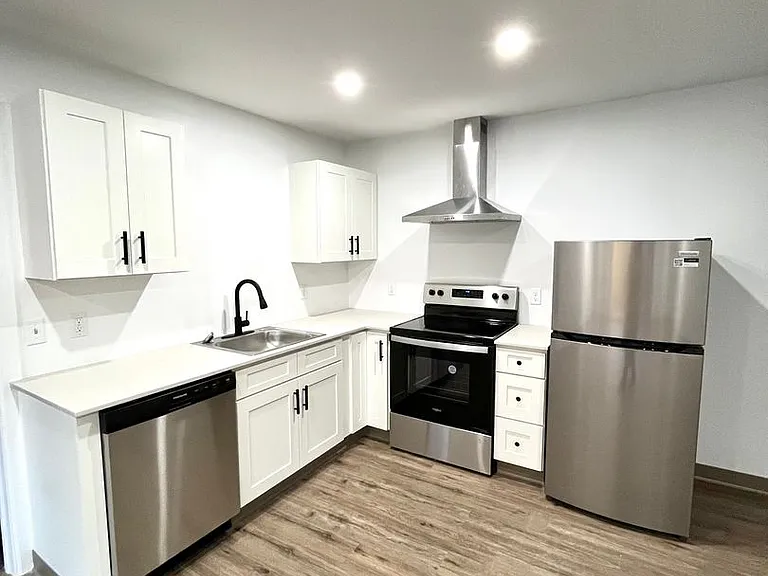 University Park Apartments near Cornell University — Photo 595