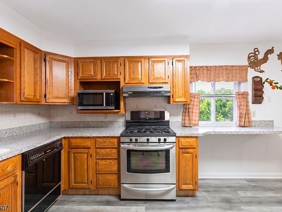 2nd image of 520 26Th St
