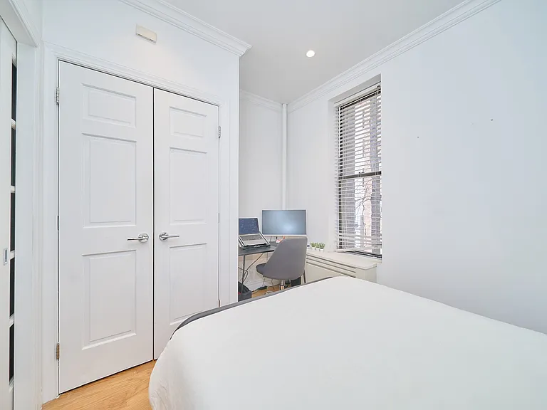 321 E 78th St #2D — Photo 8