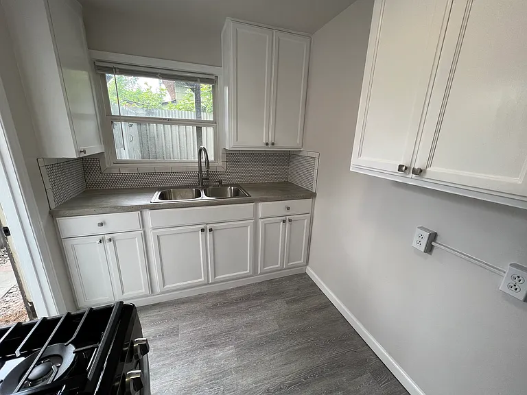 1843 E 6th St #1845 — Photo 3