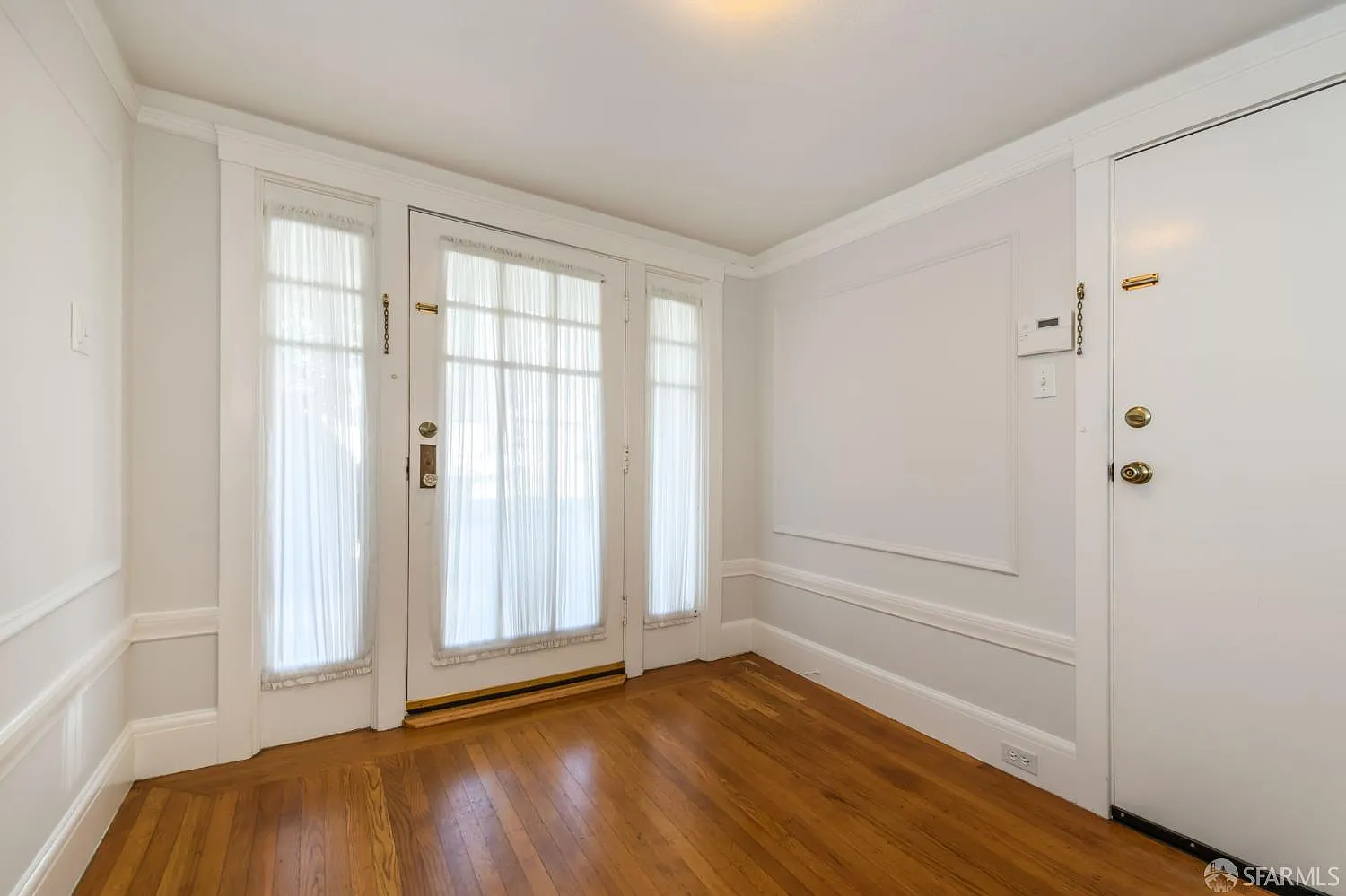 3 bed, 2.0 bath, 2023 sqft, $8,000 — Photo 3