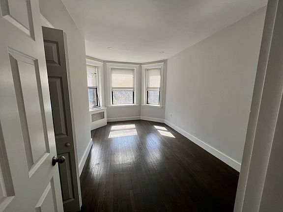 5th image of 9 Peterborough St #25B