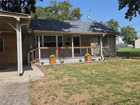 2nd image of 208 SW 5th St