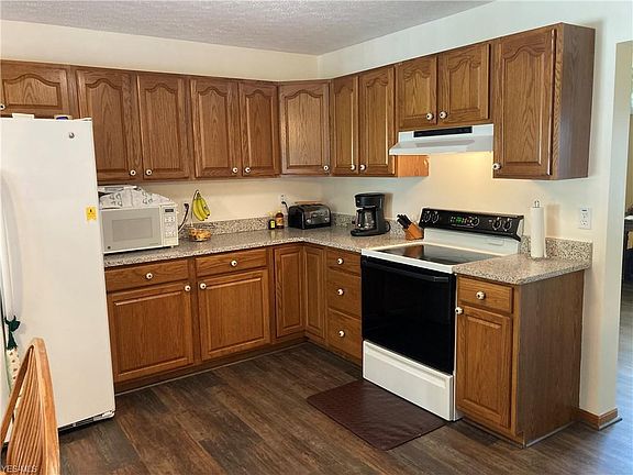 2nd image of 2114 Quail Hollow Dr