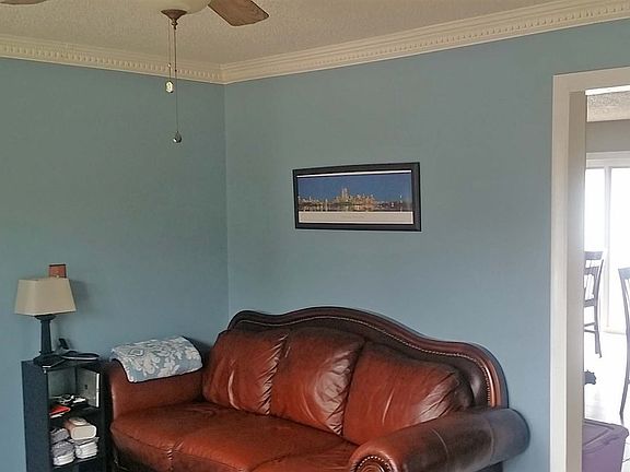 3rd image of 1901 Russet Ave