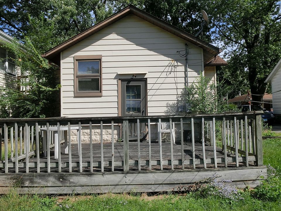 2nd image of 627 Davis Ave