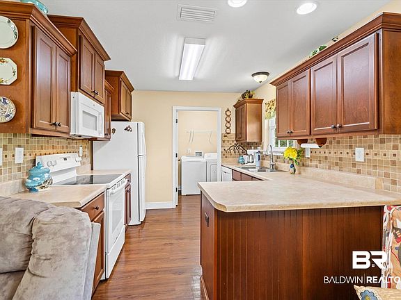 5th image of 202 W Magnolia Ave