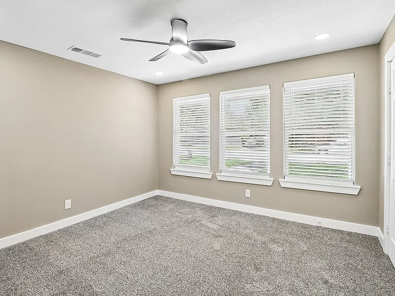 10711 Cromwell Dr — Photo 33