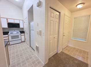 2 Bedroom Hillsdale Commons Apartment! Garbage included!, Portland, OR 97239