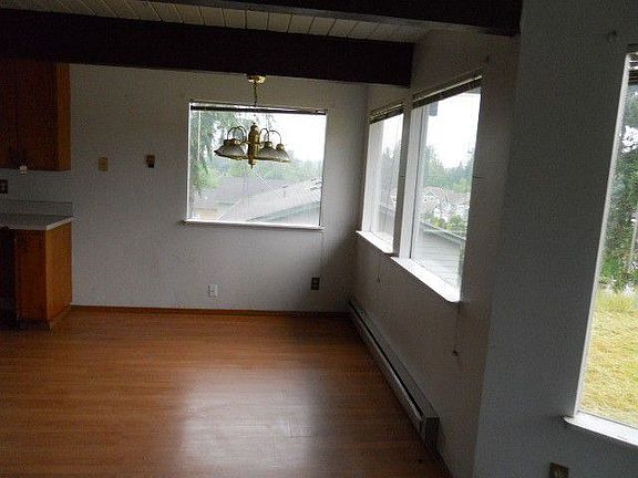5th image of 2031 113th Dr SE
