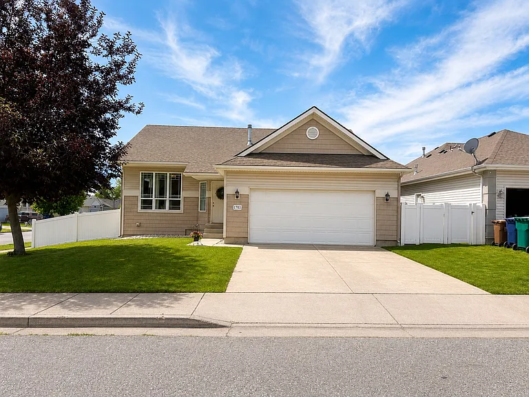1703 W Tree Ln — Photo 21