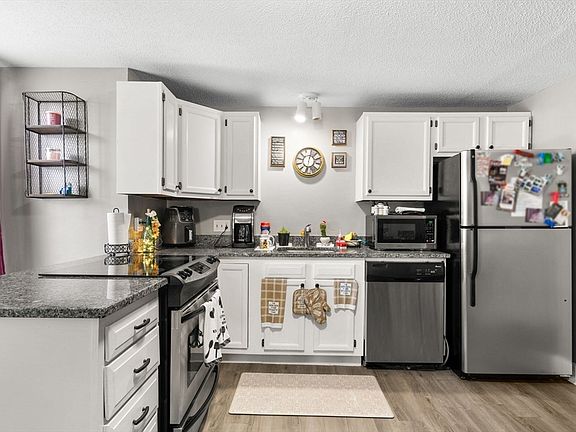4th image of 86 Arlington St #C