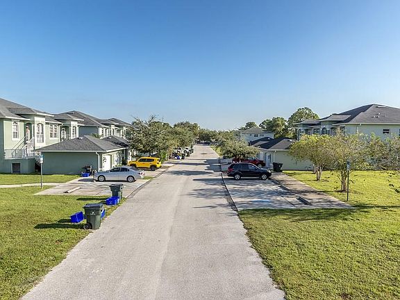 3rd image of 4520 S Biscayne Dr