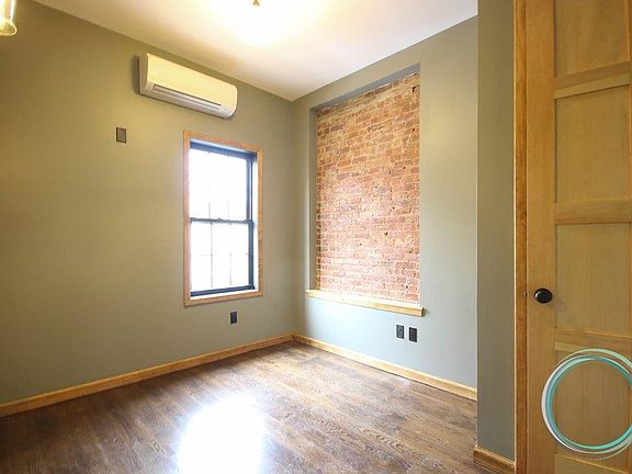 5th image of 194 Montrose Ave APT 02L