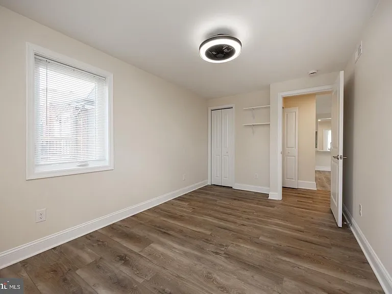 325 W Barnard St W — Photo 36