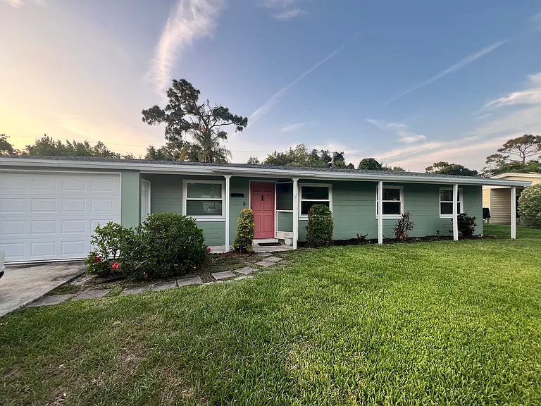 2430 Lorna Dr — Photo 4