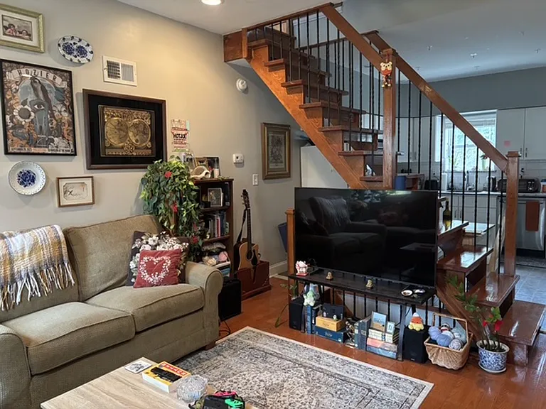 719 Sears St — Photo 3