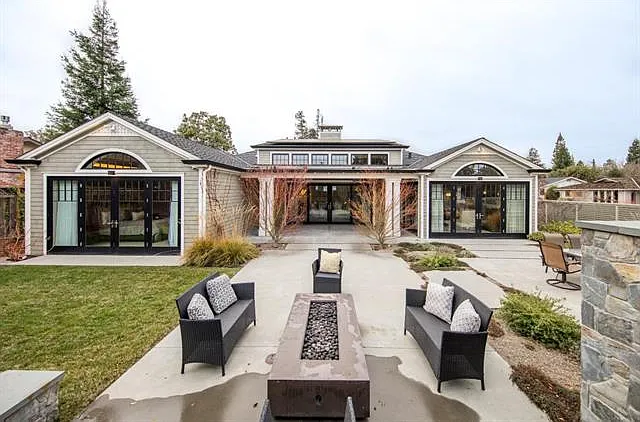 5 bed, 5.5 bath, 4760 sqft, $20,000 — Photo 4