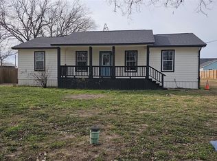 309 N Main St, Trenton, TX 75490