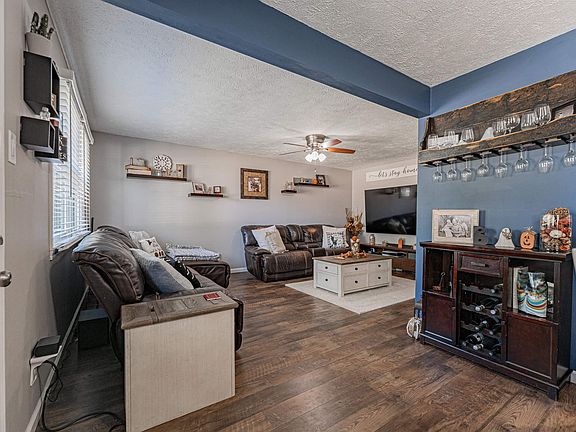 3rd image of 5 Willow Dr