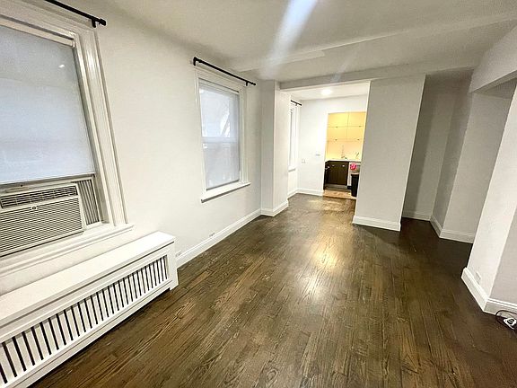 3rd image of 321 E 43rd St #3023