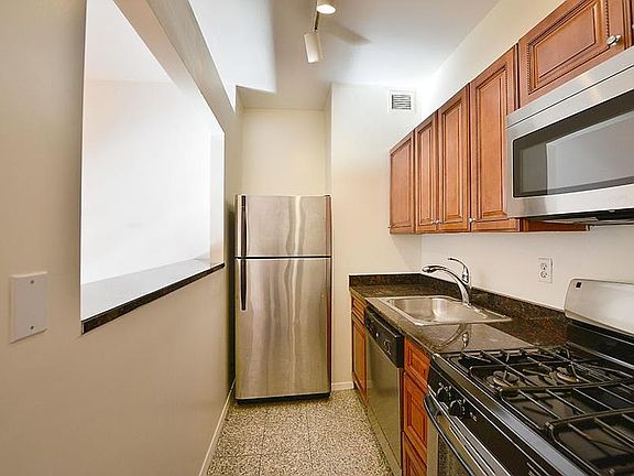3rd image of 301 W 57th St APT 21F