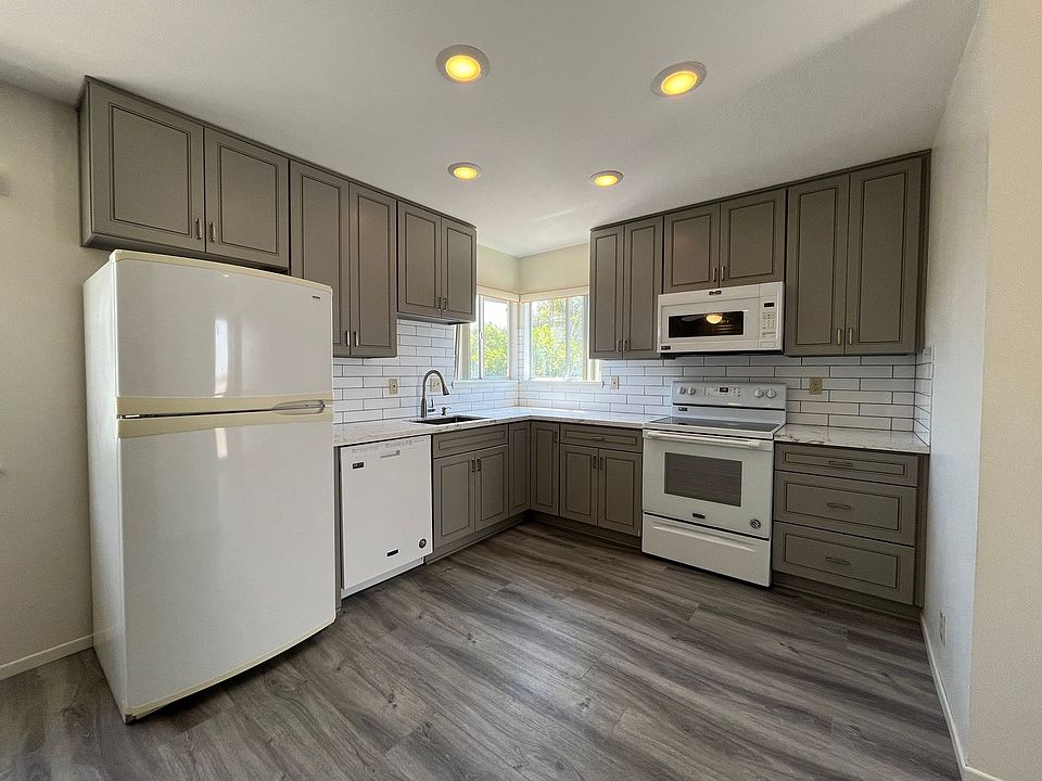 1st image of 627A Evergreen Ave