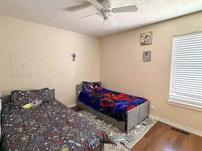 800 NE 17th Ct — Photo 7