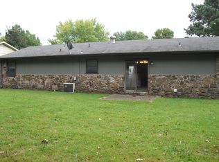 1813 E 12th St, Russellville, AR 72802